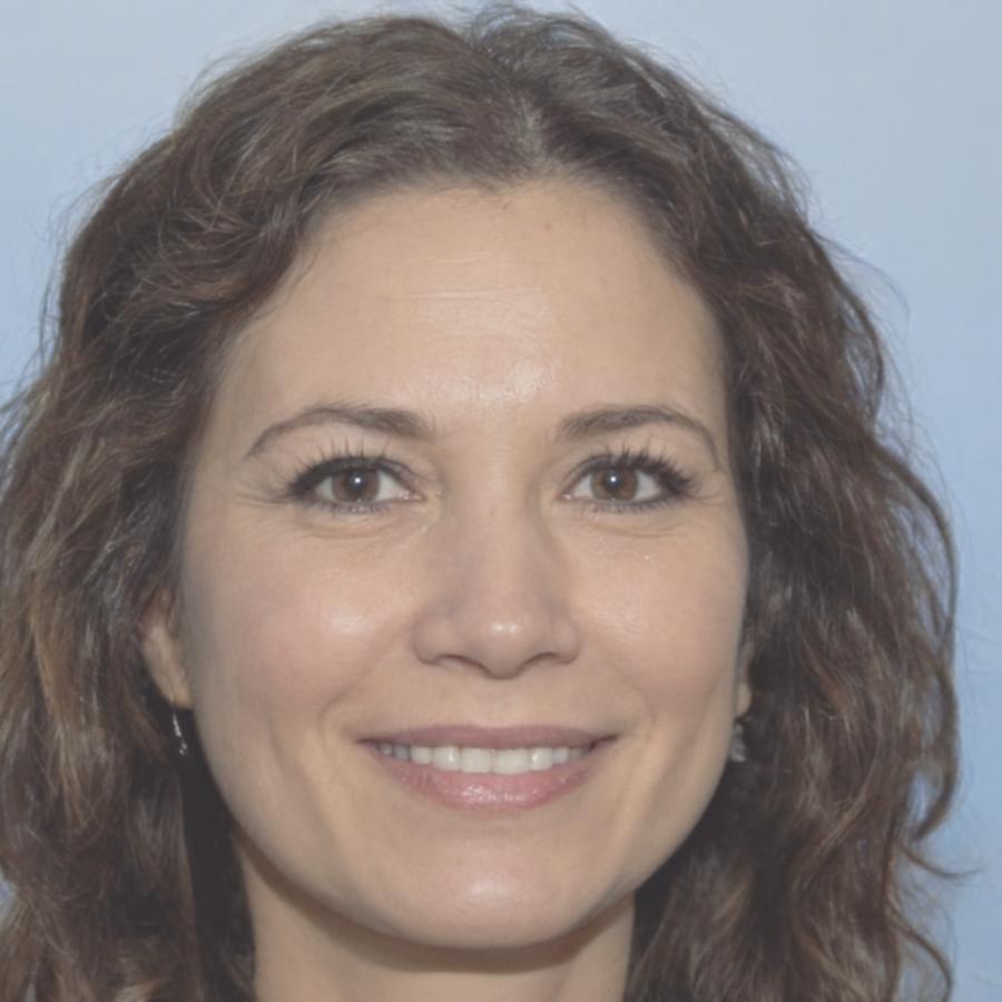 Esperta di ottimizzazione sistemi per editing digitale